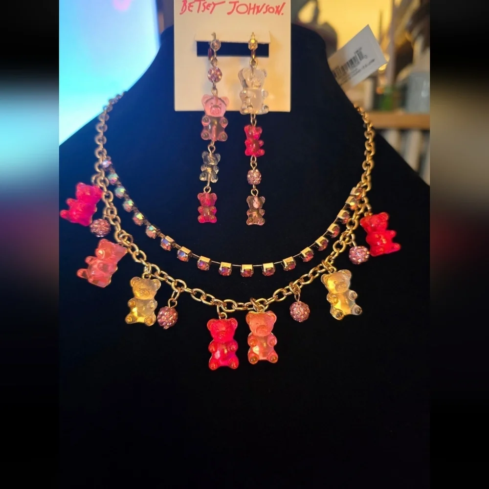 Betsey Johnson Pink Gummy Bear Necklace and earring set! NWT! - Picture 11 of 12